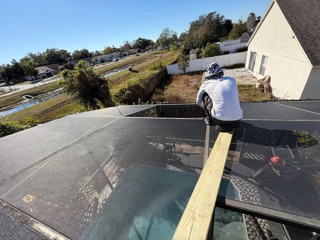 Screen enclosure repair and replacement service