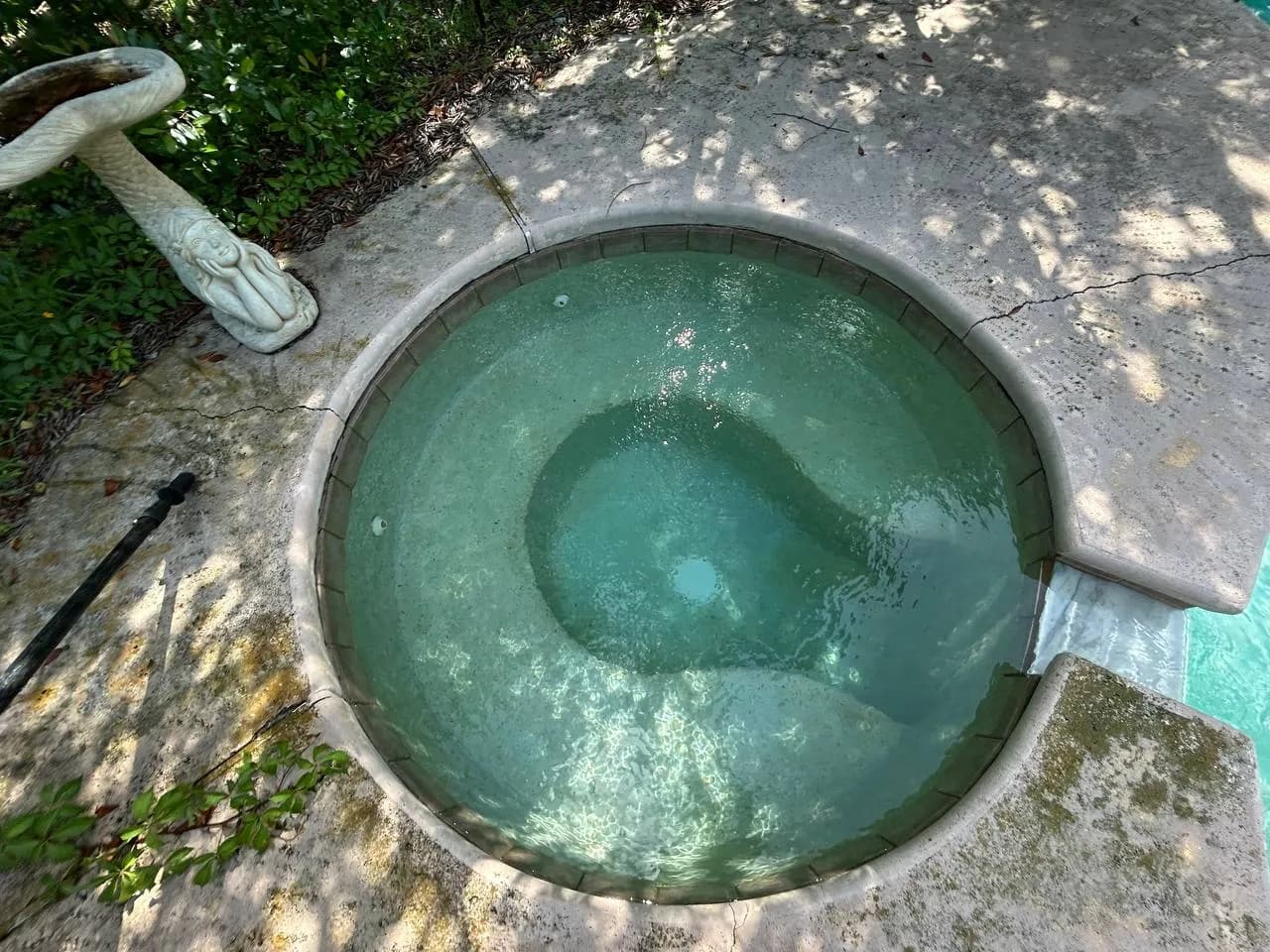 Hot Tub & Spa - Thumbnail 3